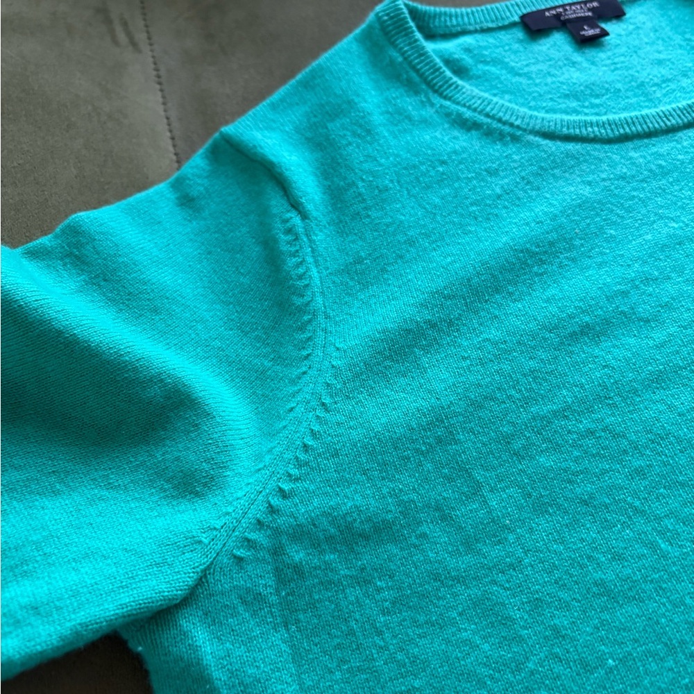 Ann Taylor Women's Teal Crewneck Sweater - Picture 4 of 12